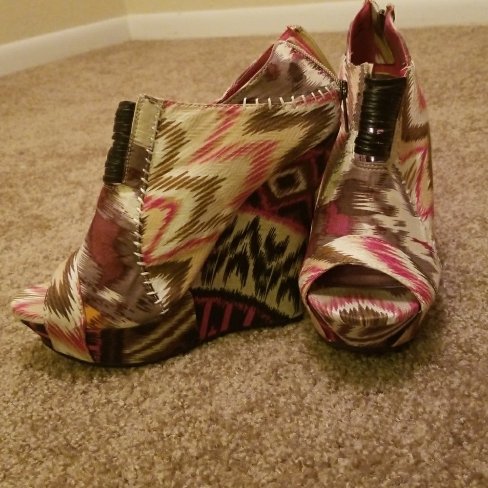 Shoes - Picture 3 of 4